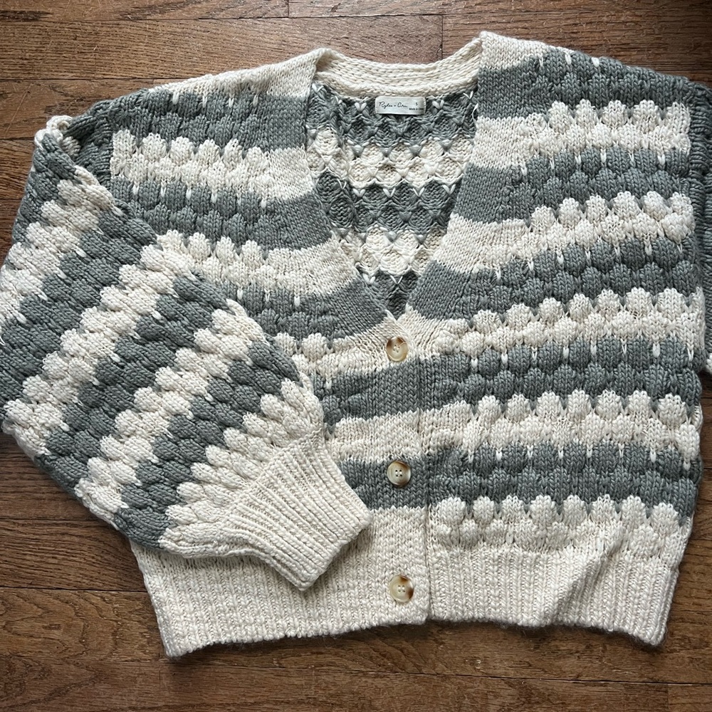 Women’s Rylee Cru Cardigan Size Small